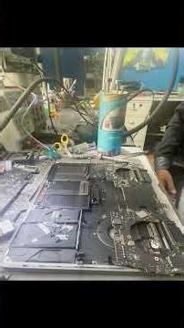 MacBook खोलना इतना आसान? (Don’t Try Without This!) #Shorts-5 #smartphone #schematics #repair