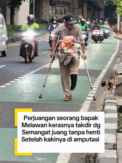 Tapi Kebaikan Hatinya Tak Bertepi. 🥺💔 Langkah yang tidak berhenti, puluhan kilometer setiap hari dengan satu kaki yang tersisa, menerjang terik pagi hingga dinginnya larut malam. Baginya, rasa lapar sudah biasa—makan sehari sekali pun kerap dijalani demi menghemat rupiah yang tak seberapa. ​Namun yang membuat dada ini sesak sekaligus berdecak kagum, di dalam tasnya yang sederhana, selalu ada tempat untuk makanan kucing. Di tengah keterbatasannya sendiri, beliau masih memikirkan perut makhluk l