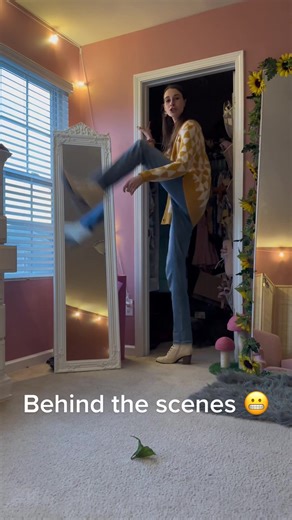 Replying to @zach0077 heres some cringy behind the scenes, no mirrors were harmed in the making of this tiktok #behindthescenes #6ft5 #tall #tallpeople #tallgirl #tallwomen #tallgirlpositivity #tallgirltiktok #tallwomenoftiktok #blissfulellie