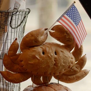 Go back in time and find out how the slices of bread you know today came to be! 🍞 #MessyHistoryOfAmericanFood is streaming now exclusively on discovery . #discoveryplus | Food Network