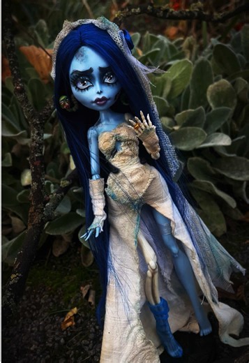 My reimagined skullector corpse bride/emily ! I repainted and remade the dress for the skullector doll hehe I knew when I saw her I wanted to give her an overhaul and I’m so happy I did. #skullector #monsterhigh #corpsebride #customdoll #dollrepaint