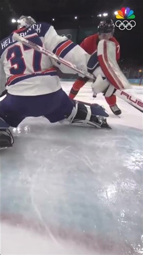 Connor Hellebuyck comes up huge for Team USA in the men’s ice hockey final! 🇺🇸🥅