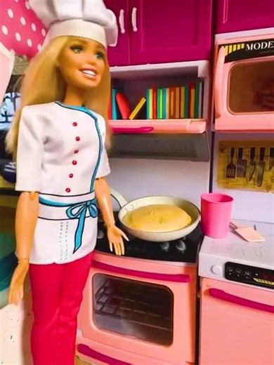 Barbie Makes Fluffy Pancakes! I #barbie #cake #toys #food #kids