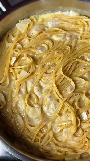 One Pot Garlic Parmesan Pasta🤤 Everything's in the title! Garlic & parmesan pasta, basic but IRR...