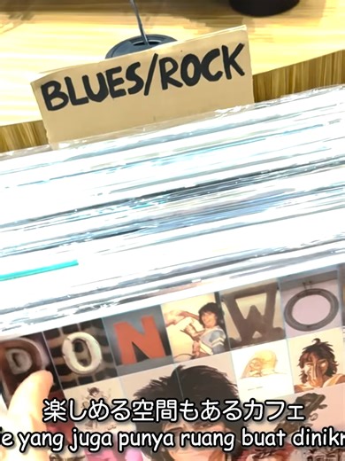 バリ島の懐かしいレコードカフェと花火