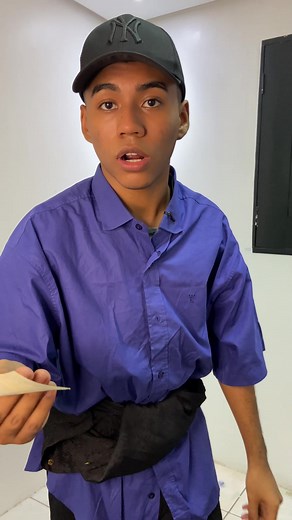 Aquele Frenista: Captivating Indoor Performance