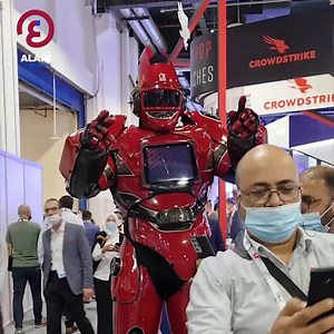 245K views · 833 reactions | Un énorme robot prend un selfie avec les visiteurs du #GITEX2021 #TesYeuxSurLeMonde #AlAinInfos | AlAin Français | Facebook