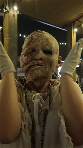 You’re NEVER Alone In This Midway 😳 #Screamageddon #hauntedhouse #halloween