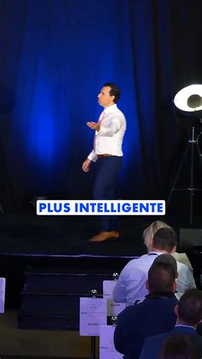 17K views · 654 reactions | Votre plafond n’est pas économique. Il est identitaire. Tant que vous ne vous autorisez pas à penser plus grand, vos résultats resteront exactement là où ils sont. Changer de niveau commence toujours par changer de regard. Sur vous. Sur votre rôle. Sur votre business. Et oui, ça va à l’encontre de tout ce qu’on vous a appris. | Max Piccinini | Facebook