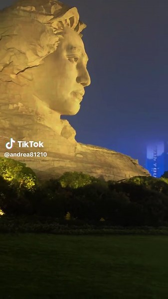 Exploring Changsha Skyline and Mao Statue