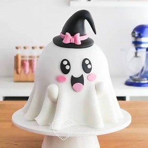 2.3M views · 23K reactions | Tuto adorable fantôme  #Repost @grisel_tandulce #cakeschool #cakedesigner #cakedesign #instapic #cakeofinstagram #birthdaycake #cakecour #cakecourses #weddingcake #weddingcakeclass #anniversaire #gateau #creationhloua #pastryschool #buzzfeed #learnfromthebest #learnbaking #cakeworkshop#bakingcakecourse #cakecourses #boo #ghost #cute #arcueil | Creation hloua | Facebook