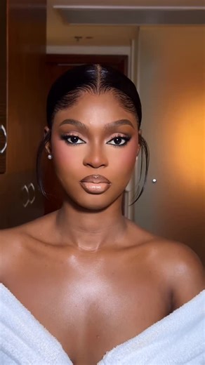 MAKEUP BY ASHLEY on Instagram: "Effortlessly makeup tutorial! Enjoy 💕 . . Makeup @makeupby_ashley1 Hair @hairby_angee Gown @shapes_by_nelson"