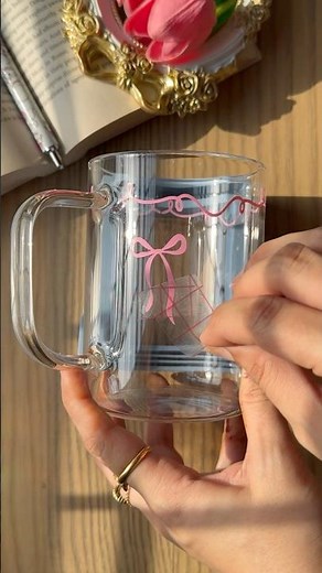 Learn how to decorate a mug using permanent vinyl 🫶🏻 easy and quick