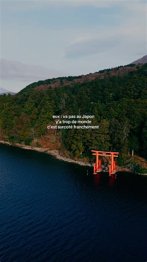 🗻 si tu as envie de préparer ton voyage au Japon et de voir le Mont Fuji sans trop de monde, enregistre ce post 👇🏻 • loue une voiture !! C’est la meilleure manière de voir le mont Fuji et ses alentours hors des sentiers battus; • passe la nuit à Hakone pour profiter du lac au lever du soleil avant l’arrivée des touristes à la journée; • de chance de voir le mont Fuji et moins de monde : on privilégie novembre décembre pour découvrir la région ☺️ • privilégie le sud et l’Est pour avoir des lie