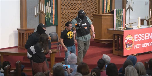 Hundreds attend ICE legal observer training