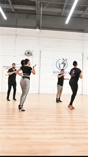 Salsa dance classes in Dallas. Advance level footwork