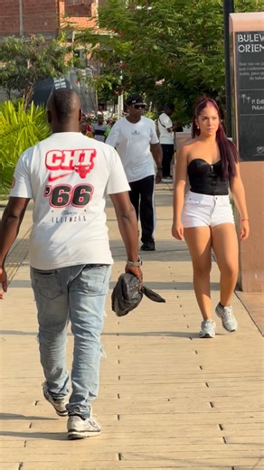 J E R S O N V I D A L 🥷🏾 on Instagram: "La bolsa 👜/ Navideña COMPLETO!💰😨 #comedy #usa #mexico #funny"