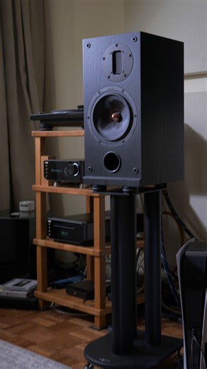 The stunning Grace Jones album Island Life and Slave To The Rhythm playing through the Cyrus Audio CD40 player and 40 Amp 🔊❤️🙏🏻