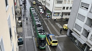 Fussgänger in Basel bei Kollision mit Tram schwer verletzt