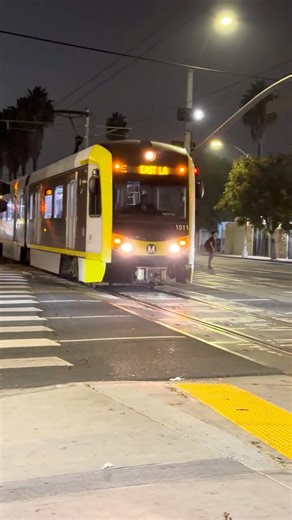 Metro E Line Departing Crenshaw LACMTA #train #lightrail