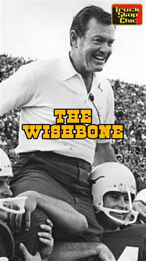The wishbone offense, created by Emory Bellard at Texas in 1968, lined up three backs in a “Y” and attacked with the triple option. Darrell Royal’s Longhorns made it famous, winning the 1969 national title and sparking a wave of copycats across college football. Check out @lonestarbeer another Texas legend #texas #americana | Truck Stop Chic