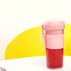 New Product Small Fresh Juicer Wireless Charging Electric Rechargeable Portable Mini Fruit Juicer