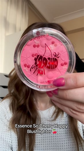 Aysenur on Instagram: "Essence cherry allık #kesfet @essence_cosmetics"