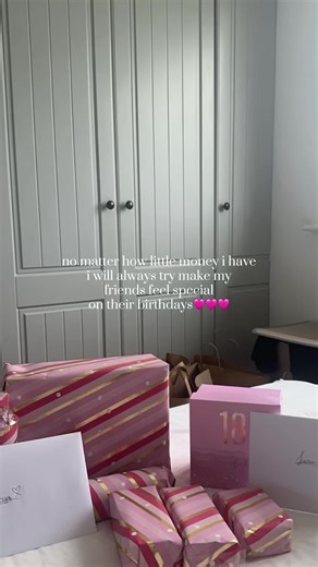 since coming to uni i’ve become a balloon arch pro xox