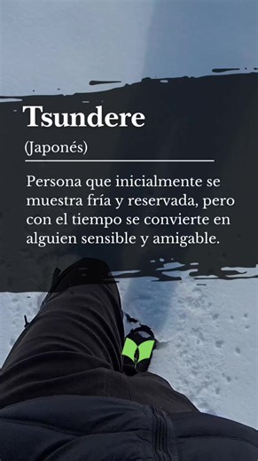 Tsundere es un término de la cultura otaku que describe un arquetipo de personaje, común en anime y manga, que alterna entre una actitud fría, distante o agresiva (tsun-tsun) y momentos de ternura, calidez o afecto (dere-dere). Inicialmente, suelen mostrarse hostiles o indiferentes, pero con el tiempo revelan un lado más amable y afectuoso, especialmente hacia alguien que les importa. Este contraste en su comportamiento suele ser clave en su desarrollo narrativo, mostrando cómo superan su orgull