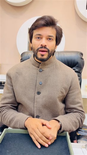 Omkar By Ritesh Bansal on Instagram: "1 crore ka gold... bina bill, bina proof. Sounds impossible, but it’s actually allowed under CBDT Instruction No. 1916. During an Income Tax search, gold jewellery up to a prescribed limit is not seized: • Married woman: 500 g • Unmarried woman: 250 g • Male member: 100 g For a family of four (husband, wife, daughter, son), this adds up to 950 grams, which at today’s rates is ~1.33 crore. Important note: This exemption applies only to gold jewellery, not gol