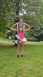 Super strong @nieve_contortion_dancer lifting @bendytobias with myself as a human belt! 💪 Both @nieve_contortion_dancer and I tried to lift @mia_contortion in a challenging bavkbend! She did so well! 😍 #smallbutmighty #girlsthatlift #contortionists #flexiblekids #youngtalent | Bendy Lucky Luke