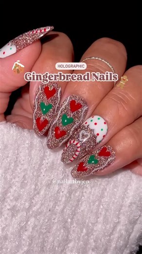 Jeanette Flores on Instagram: "The easiest and cutest gingerbread nail tutorial ✨❤️🍪💚💅🏽✨ Save this adorable holographic sparkle look for holiday nail inspo. Follow for more tutorials 🤎 #gingerbreadnails #holidaynails #christmasnails #nails #nailsart #nailinspiration #glitternails"