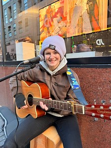 Walking in the Air . . . . By Howard Blake from The Snowman and sung by Amy Florence #HowardBlake #glasgow #buskers #buskersofglasgow #scotland #glasgowmusicscene #scottishmusicscene | BuskersofGlasgow