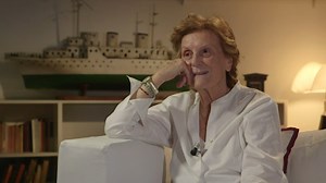 90 anni di #LilianaCavani Cineasta acclamata in Italia e nel mondo, negli anni della gioventù ha realizzato per la #Rai programmi memorabili, spaziando dal documentario di montaggio sulla grande storia del '900 all'inchiesta sulle trasformazioni sociali, economiche e culturali del nostro Paese. 👉 L'omaggio di Rai Cultura https://bit.ly/3kadAUm #12gennaio | Radiocorriere Tv