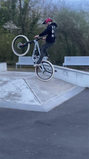 Toter Sound #mtb #kassel #downhill #bikelife #dirtbike #jump #enduro #edit #viral #mountainbike