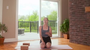 Power Yoga Flow with Blocks – 20-Minute Strength and Connection