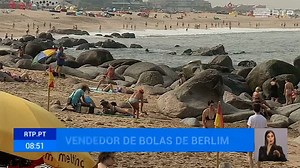 A praia também é local de trabalho
