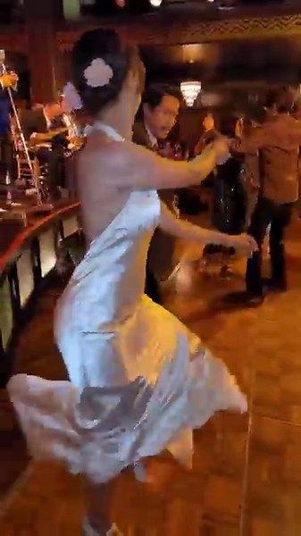 The music, the dress, the elegance - Yes SWAY !!! #joendancer #swingdance #Jitterbug