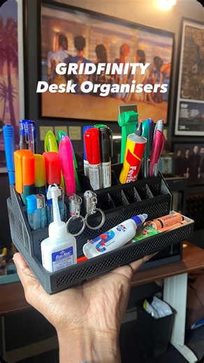 Mauvi Studios | 3D Printing and Design on Instagram: "9 HOURS LATER… my desk finally has a system! This is a Gridfinity desk organizer – a modular organization system designed by Zack Freedman. Think of it as LEGO for your desk: you print a baseplate, then stack and arrange bins in any layout you want. Here’s why I love it (and why you might want to try it): ✅ Fully Customizable Pick the size, height, and number of dividers for each bin. Print exactly what you need. 🧲 Magnetic Base Most people 