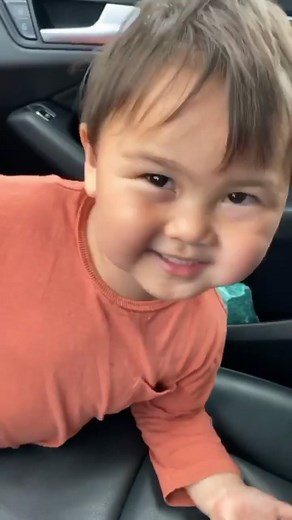 Toddler Learning Vietnamese with Grandma | Heartwarming Moment