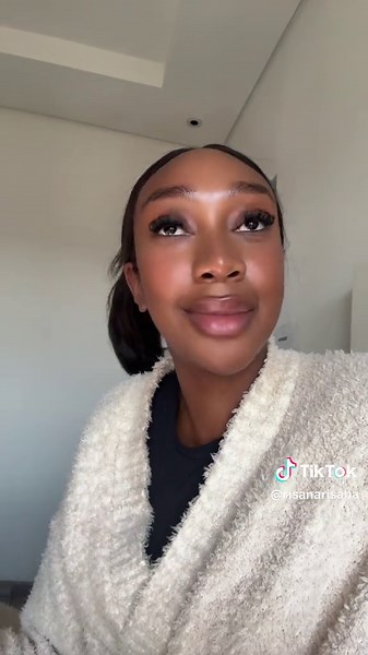 Exploring the Life of Prozac Girls in Daily Vlogs