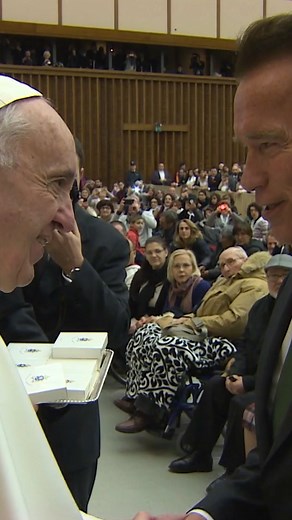158K views · 959 reactions | On 25 January 2017, Pope Francis met briefly with Arnold Schwarzenegger on the sidelines of the weekly General Audience in the Paul VI Hall. The former governor of the US state of California, and Austrian-born actor of Terminator fame, thanked the Pope for his efforts to combat climate change, giving him a book about California. | Vatican News | Facebook
