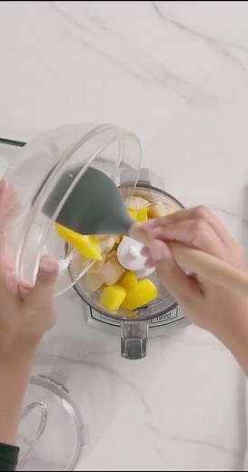 Homemade baby food: Peach and pear puree