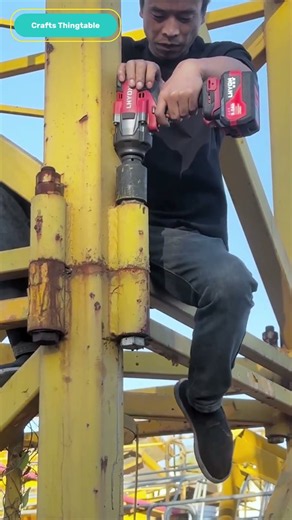 A powerful cordless impact wrench makes loosening and tightening