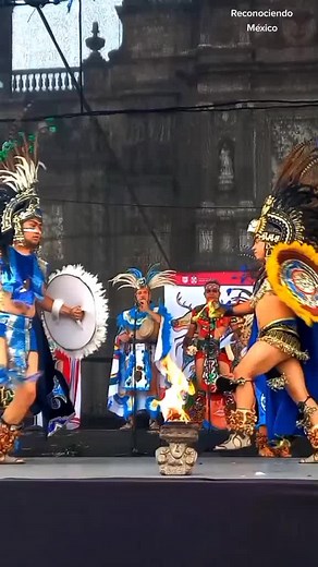 Danzantes Aztecas en el Zócalo de la CDMX