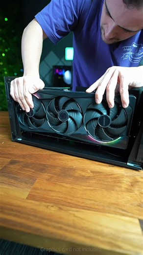 Mang hiệu năng desktop theo bạn mọi nơi với Razer Core X V2: https://rzr.to/corex-v2 Chỉ cần gắn card đồ họa full‑size, bạn đã có thể ngay lập tức “bứt tốc” toàn bộ setup với sức mạnh eGPU — biến máy làm việc hay laptop di động thành một cỗ máy hiệu suất vượt trội. Sản phẩm đã chính thức mở bán tại Việt Nam với số lượng giới hạn. Vui lòng liên hệ các đại lý Razer chính hãng trên toàn quốc để kiểm tra tình trạng hàng hóa. | Razer