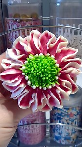 Cupcake Piping Techniques for Beginners Part 64 - Buttercream Petals made EASY #cake #cupcakes #cakedecorating | Rachels Enchanting Cakes