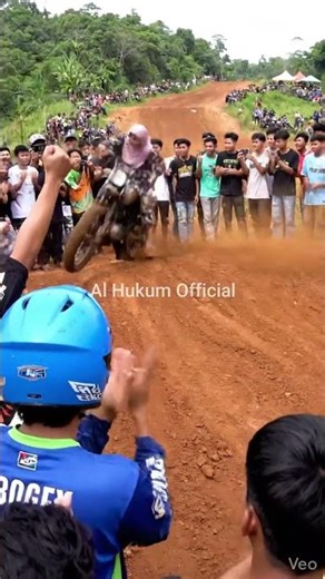 nenek Kalimantan tunjuk skill main offroad