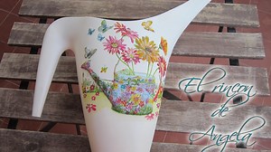 Cómo hacer decoupage con relieve sobre una superficie de plástico