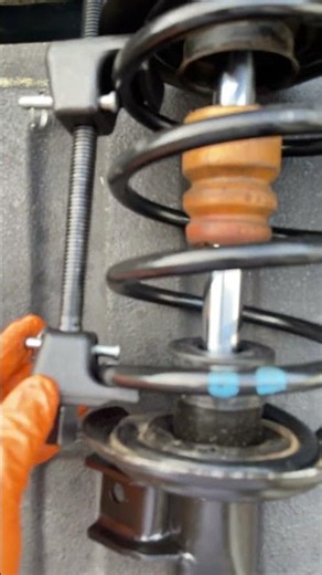 Spring compressor slipped